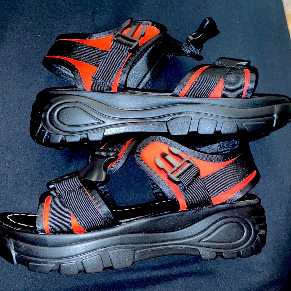 RED AND BLACK PLATFORM SANDALS